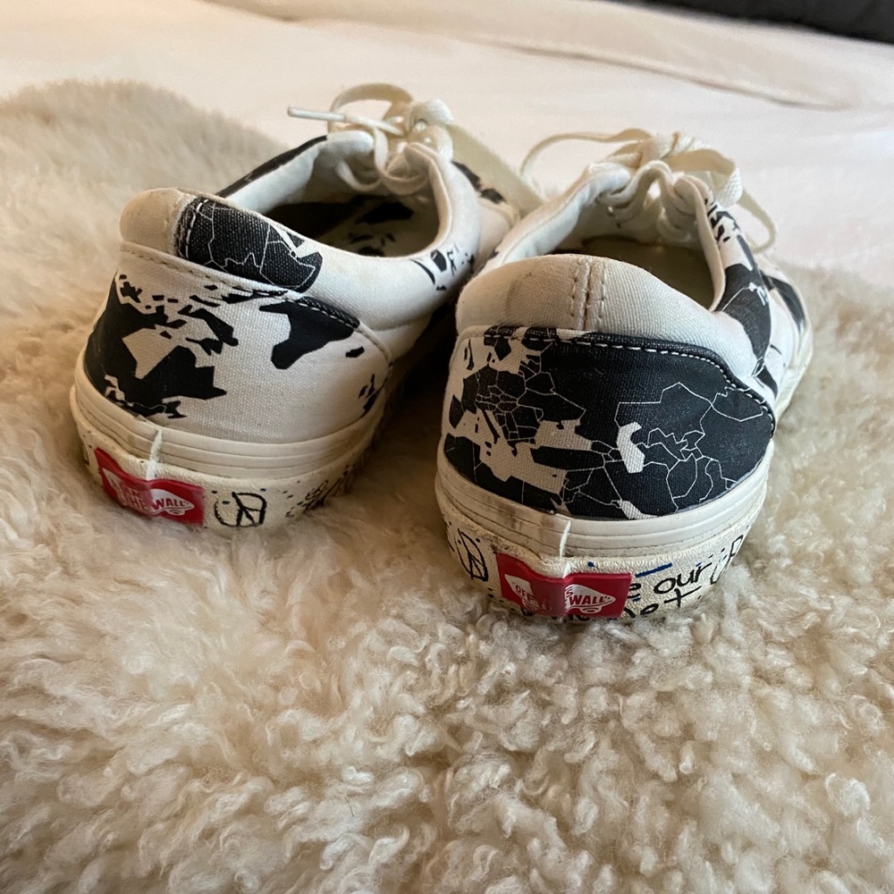 Limited edition globe vans